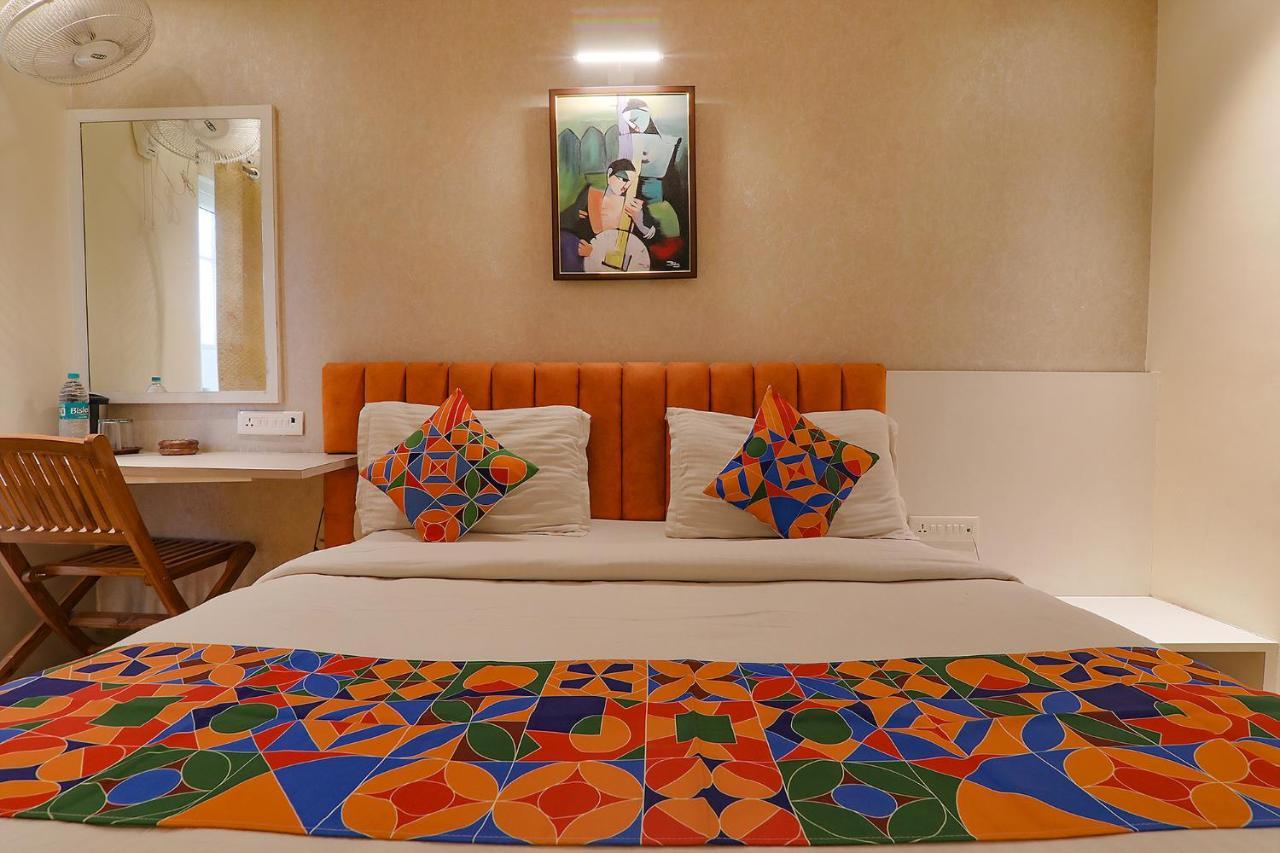 Townhouse Geetraj Near Shalimar Gateway Lucknow Hotel Exterior photo