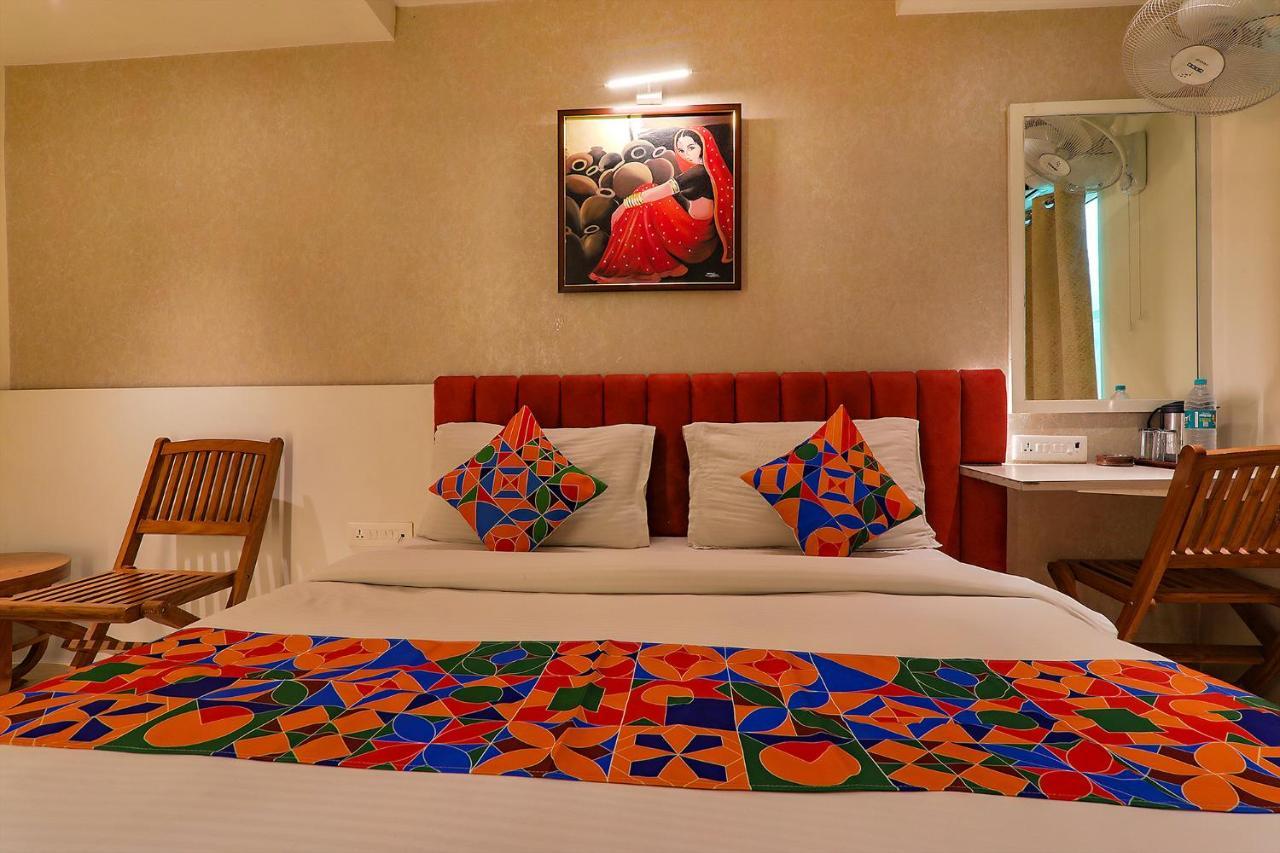 Townhouse Geetraj Near Shalimar Gateway Lucknow Hotel Exterior photo