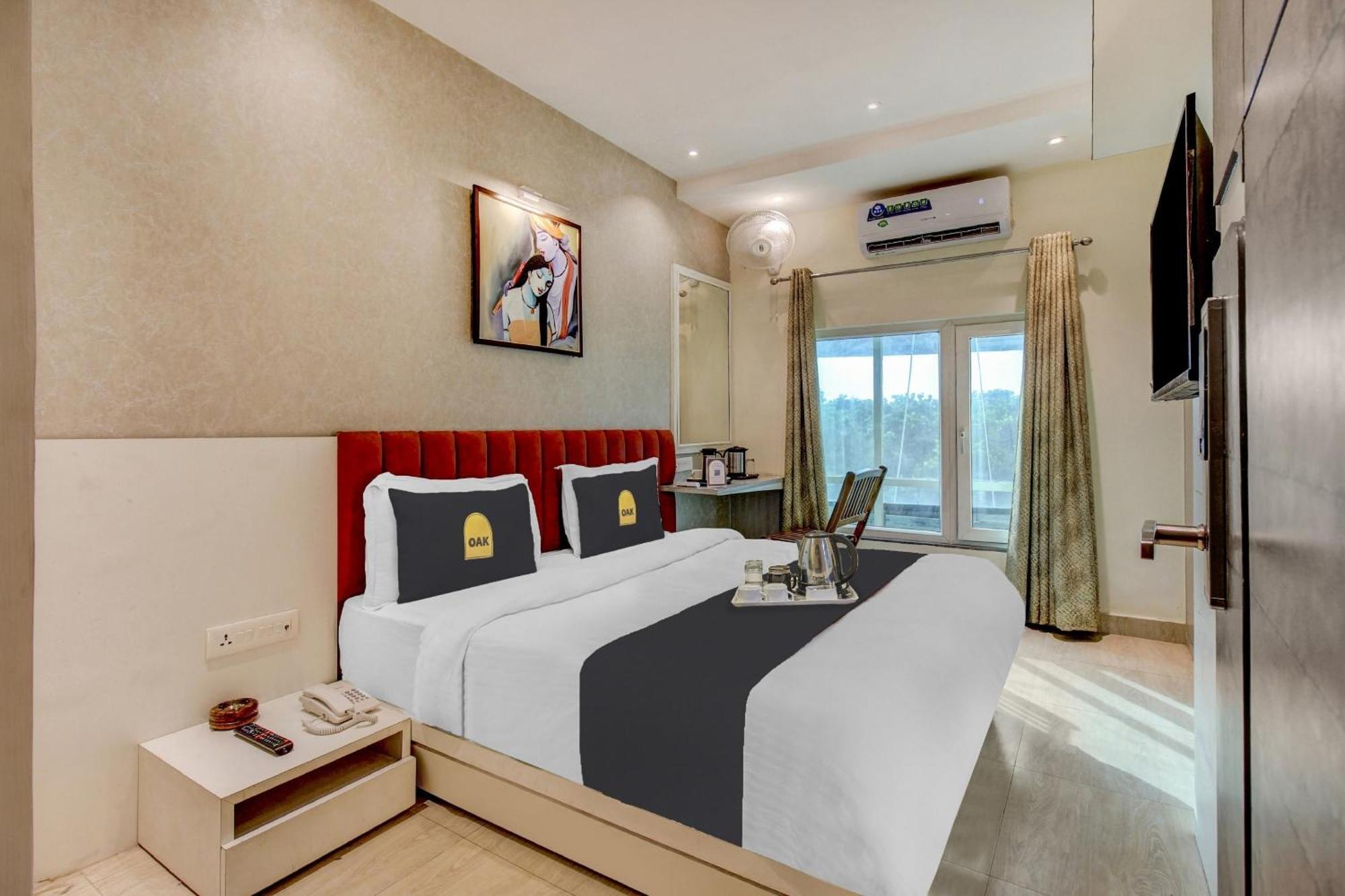 Townhouse Geetraj Near Shalimar Gateway Lucknow Hotel Exterior photo