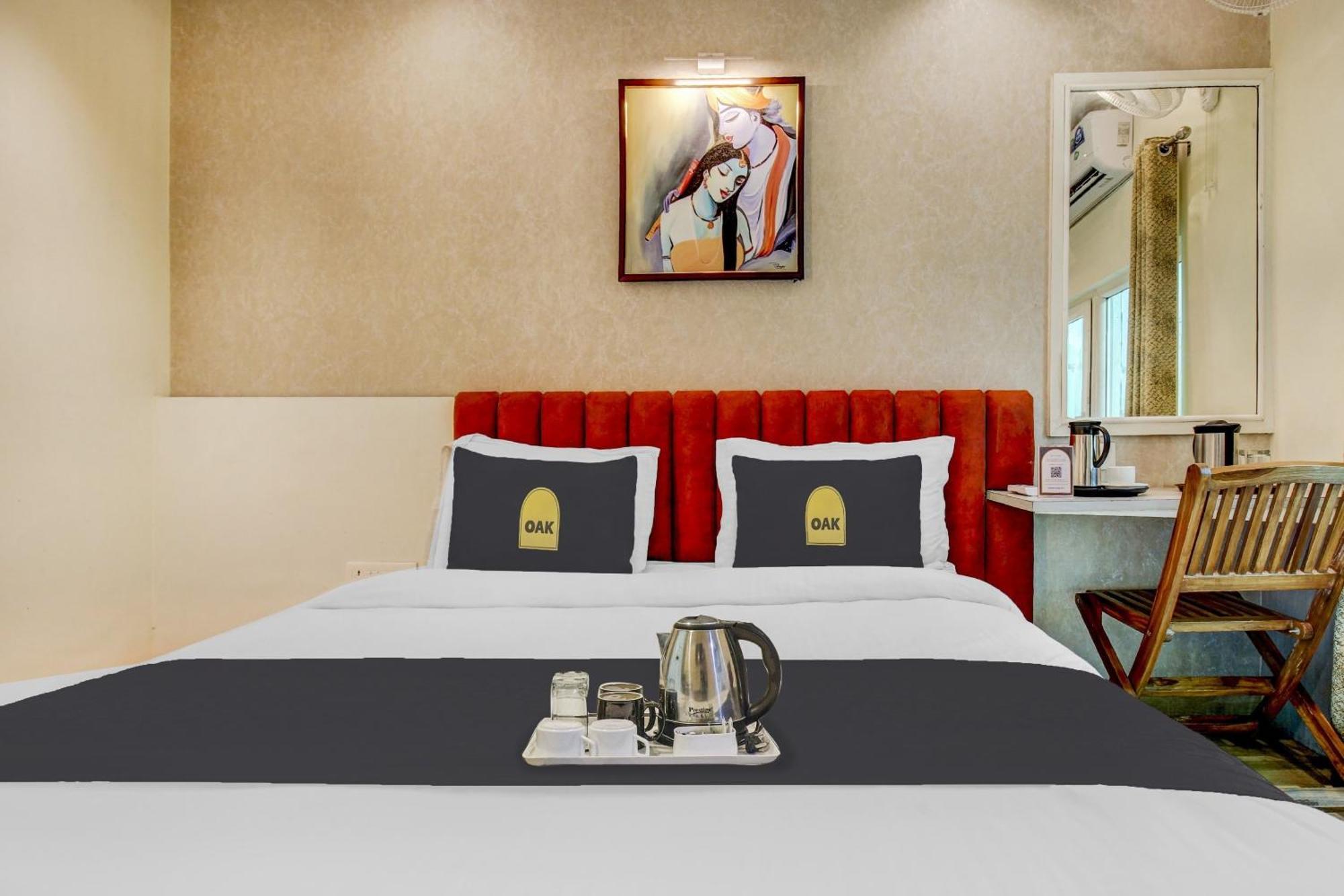 Townhouse Geetraj Near Shalimar Gateway Lucknow Hotel Exterior photo