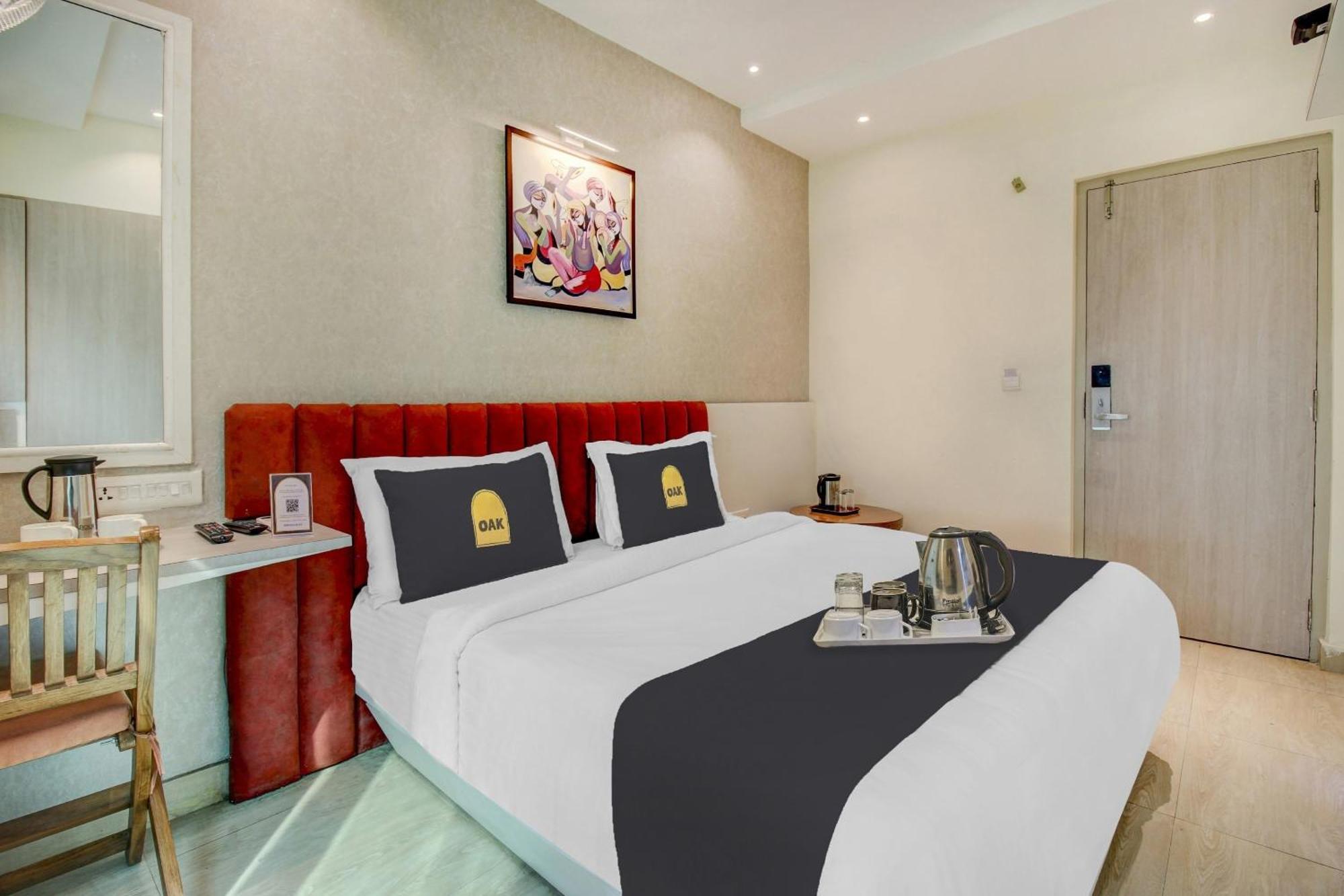 Townhouse Geetraj Near Shalimar Gateway Lucknow Hotel Exterior photo