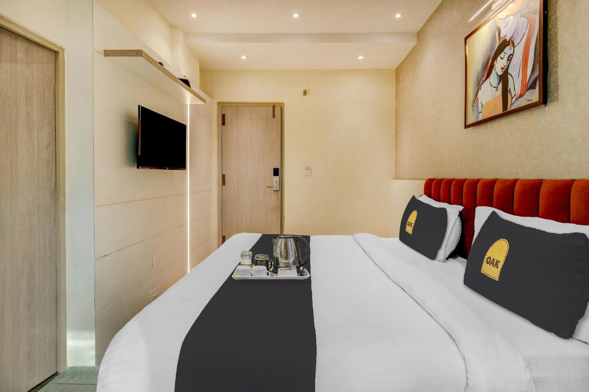 Townhouse Geetraj Near Shalimar Gateway Lucknow Hotel Exterior photo