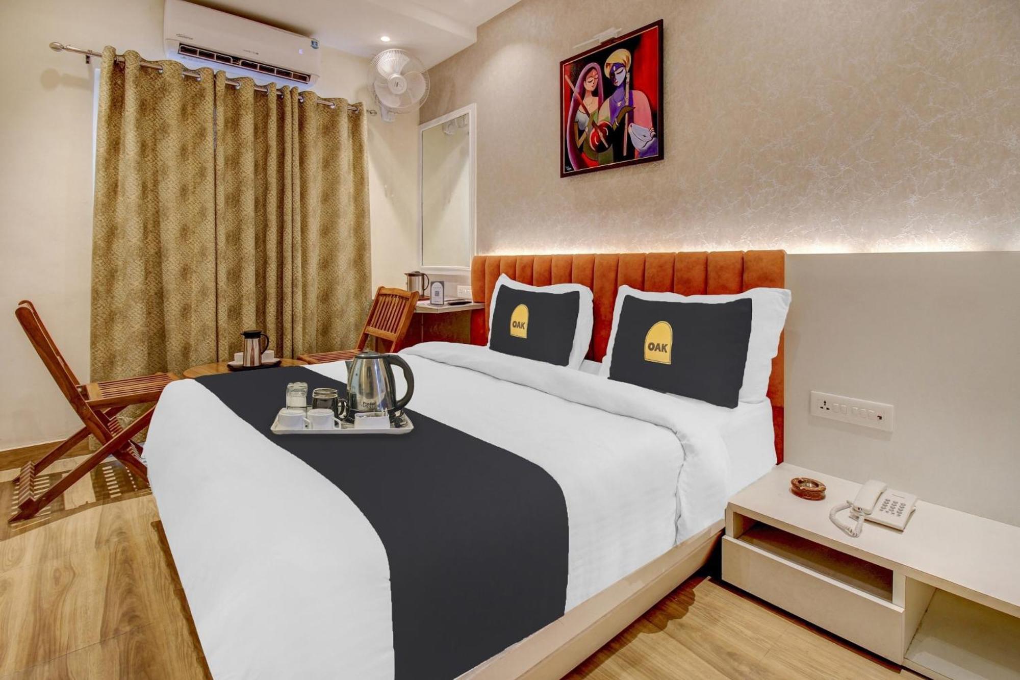 Townhouse Geetraj Near Shalimar Gateway Lucknow Hotel Exterior photo