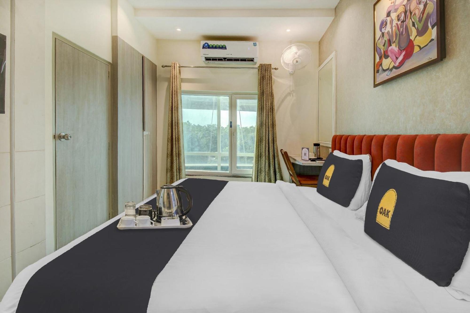 Townhouse Geetraj Near Shalimar Gateway Lucknow Hotel Exterior photo