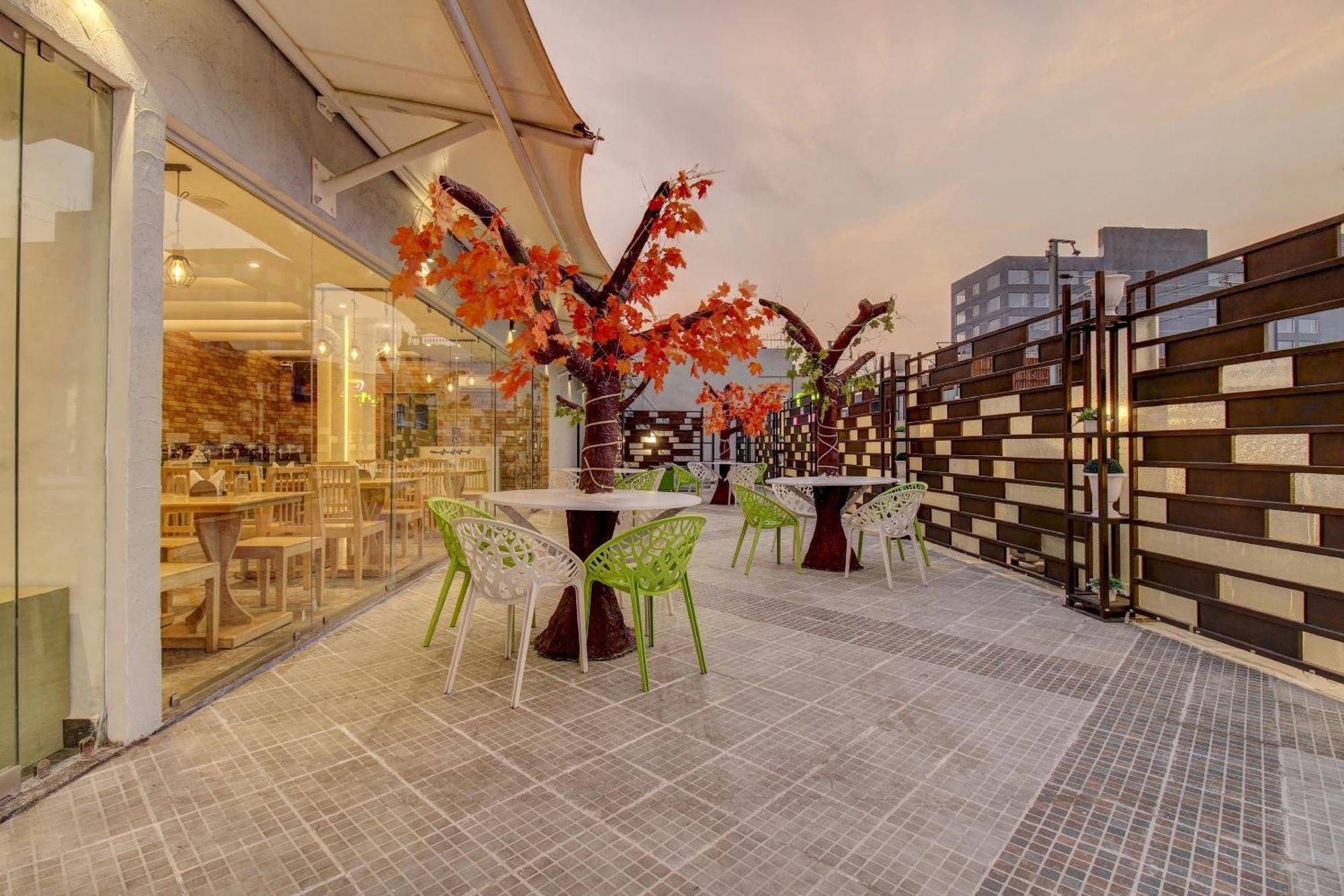 Townhouse Geetraj Near Shalimar Gateway Lucknow Hotel Exterior photo